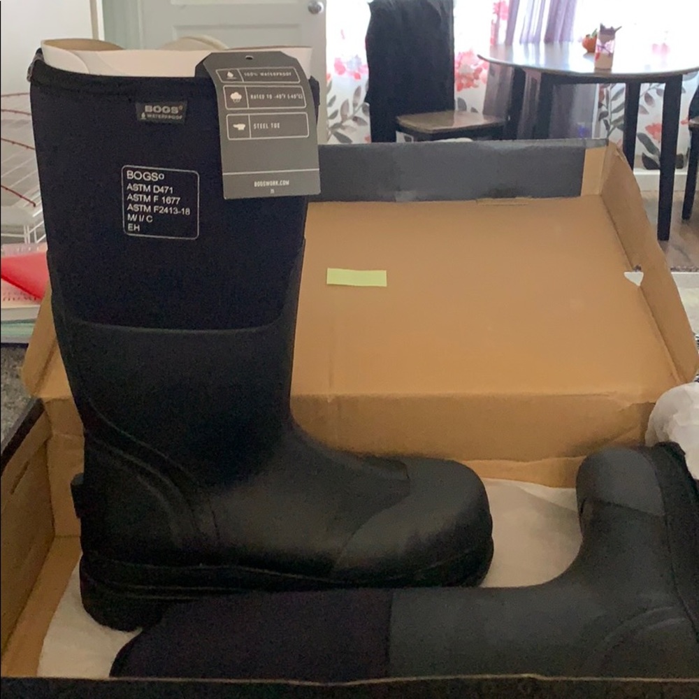 Men’s Bogs steel toe boots